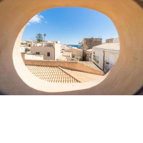 A Look at Ortigia - Bright Apartment