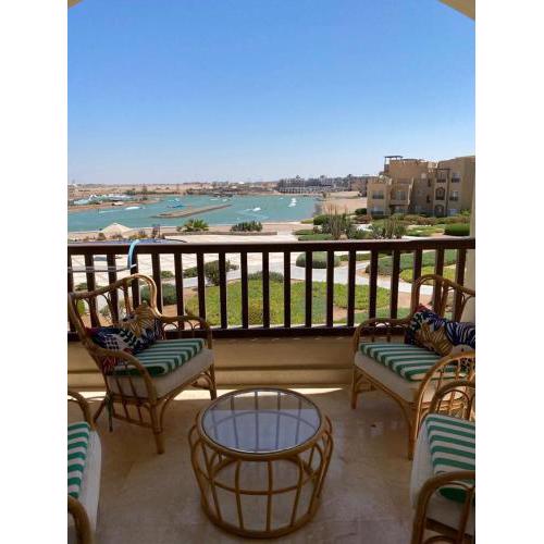 A lovely 2 BR apartment at Waterside