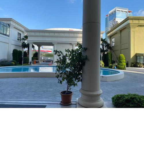 A nice studio with a swimming pool