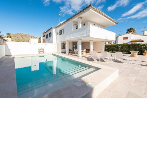 A perfect location villa for holidays with AC and private pool