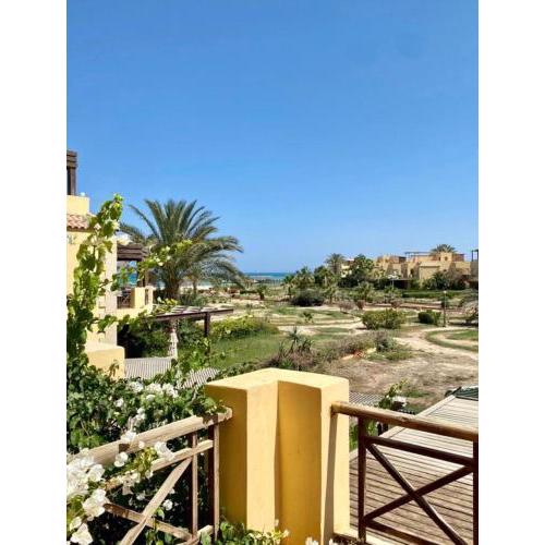 A sea view spacious cheering 5 bedroom villa Ain Sokhna "Ain Bay" فيلا كاملة للإيجار قرية العين باي