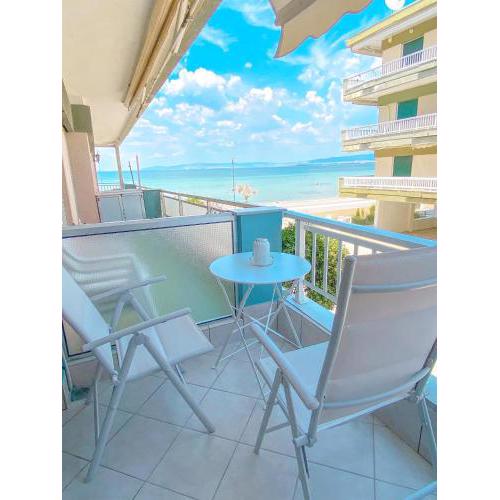 A wonderful apartment in front of the sea!