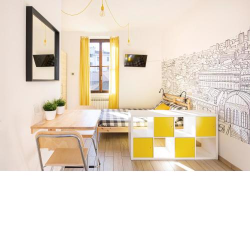A Yellow Touch - Modern Studio in Isola Milano