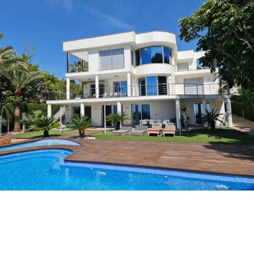 A001 - Villa de lujo en primera línea de mar