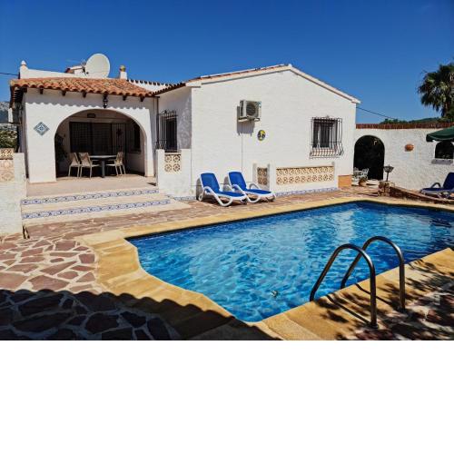 A012 - Acogedora casa de estilo tradicional con piscina privada en la Calalga Calpe