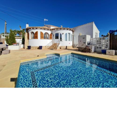A020 - Acogedor chalet con piscina y privacidad
