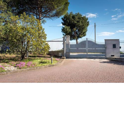 A11 - Varano, delizioso trilocale con giardino