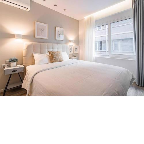 A12 Pristine 1bedrooom flat near Parthenon in Athens' heart