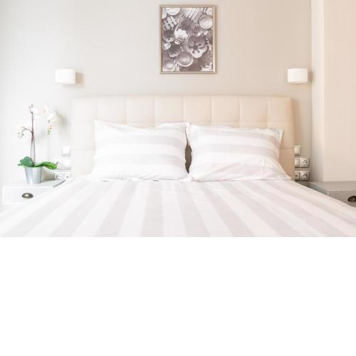 A17 Modern & Cosy 2R flat up to 4ppl near Parthenon