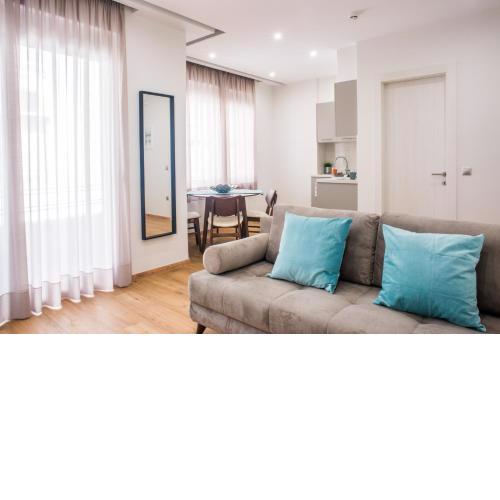 A23 Sunny & Cosy suite with balcony near Parthenon