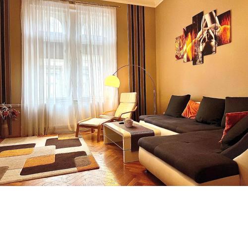 A54: Charming Apartment in the Ruin Bar District
