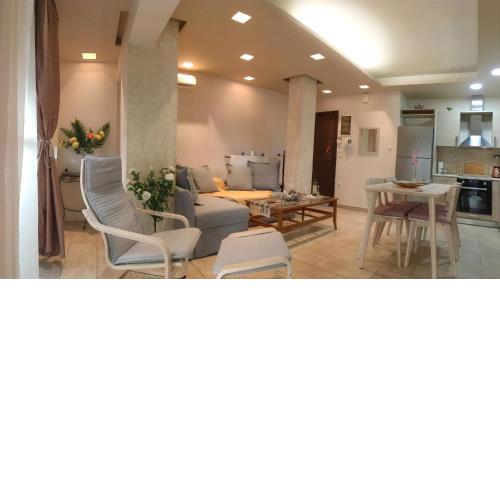 A7 Beauty Vouliagmeni Apt in a unique Spot