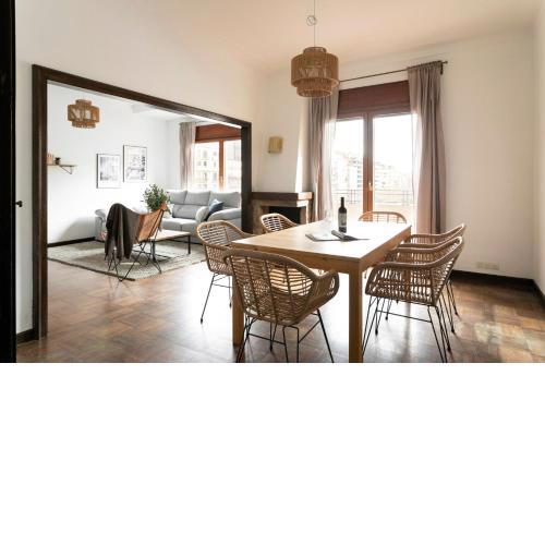 AB Spacious Eixample Apartment