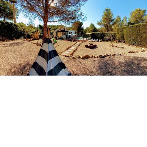 AbelesHome Villa con Piscina, Barbacoa y Parque Infantil.