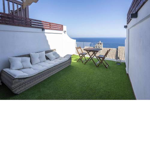 Acantilado Views