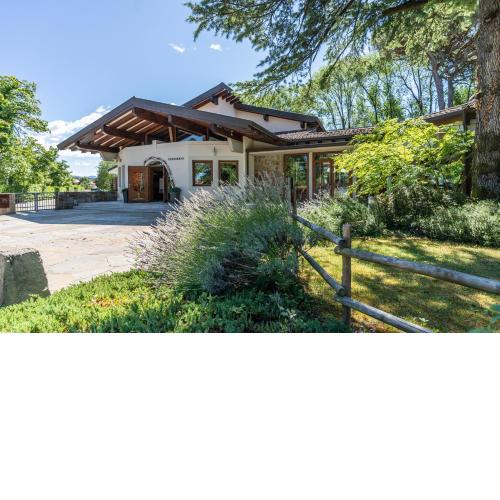 ACCADEMIA VINE LODGE