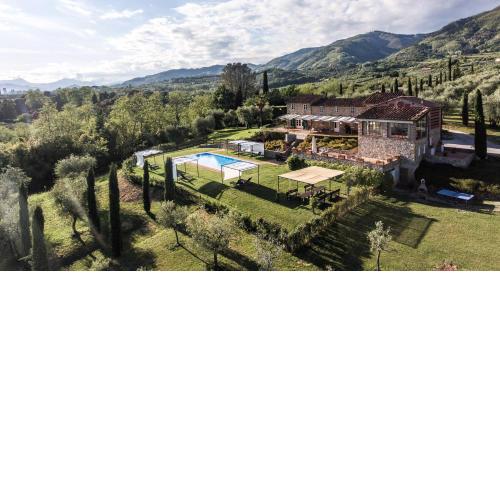 Accogliente alloggio con vista e piscina