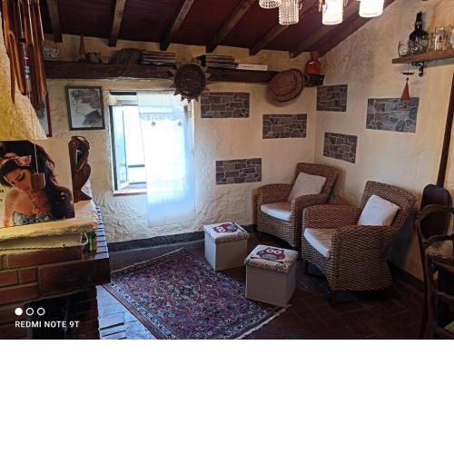 Accogliente casa in pietra in borgo medievale