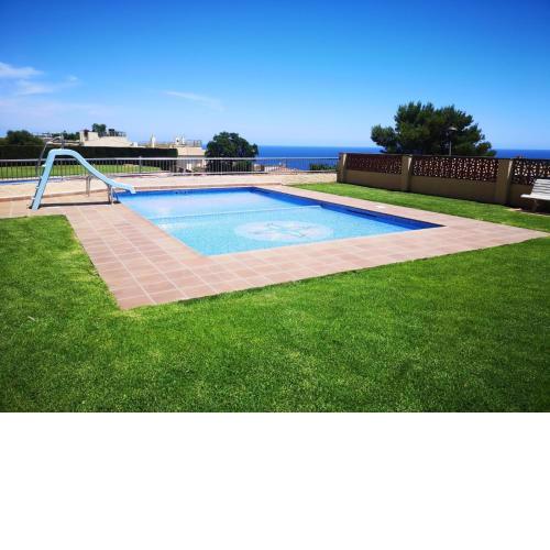 Acogedor apartamento con piscina y vistas al mar