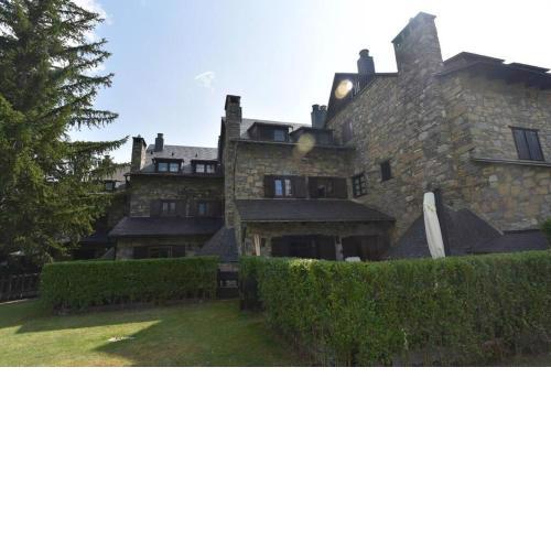 Acogedor apartamento de montaña con jardín y piscina