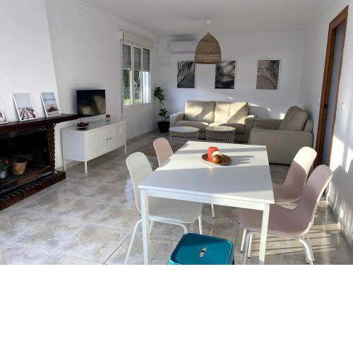 Acogedor apartamento junto a la playa by beBalmy