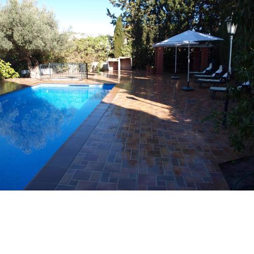Acogedora y amplia villa con piscina