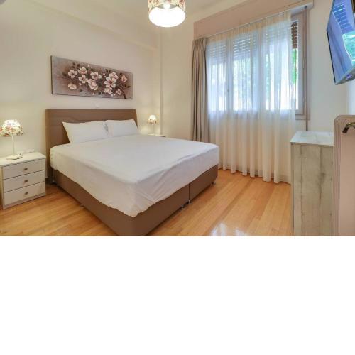 Acropolis #12 Apartment @Museum and Metro by Ermoufashionsuites