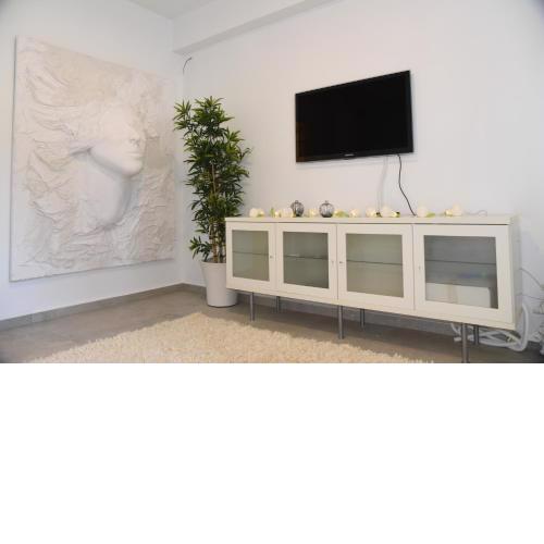Acropolis At Your Door