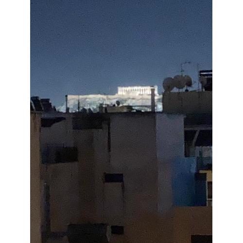ACROPOLIS CASA Central Top Floor Lux Suite 150m from Metro Station