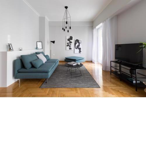 Acropolis Core Bright & Modern Apartment by UPSTREET
