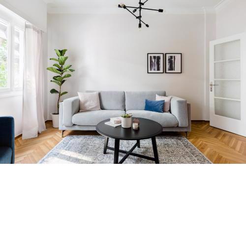 Acropolis Heart 2BD Apartment in Plaka by UPSTREET