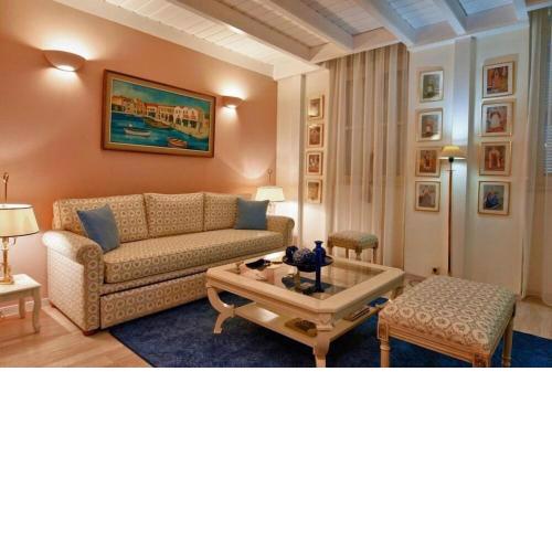 Acropolis Luxury House