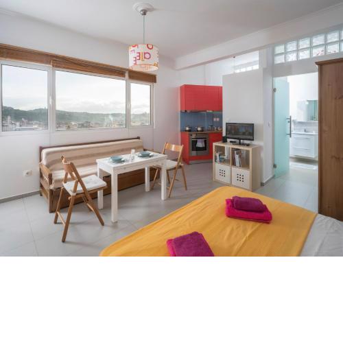 ACROPOLIS SKYROOM