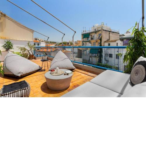 Acropolis View 2-Bedroom Apt, Minimal-Safari Vibe, Big Balcony!