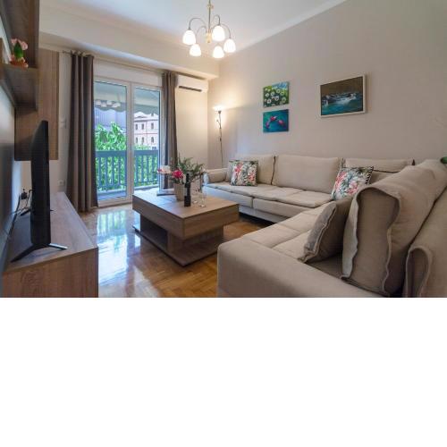 Acropolis View 2BD Apt next to Museum & Metro