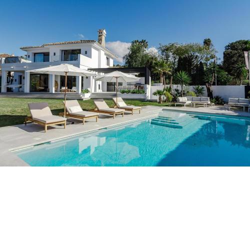 AD38- Luxury Villa in golf valley Families only
