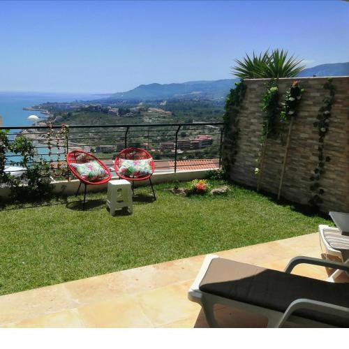 Ada Cerromar Apartamento, frente al mar y sierra, con garaje privado