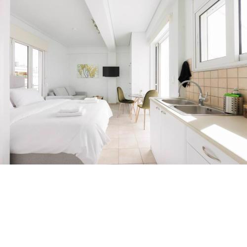 Adorable sunny studio with private balcony