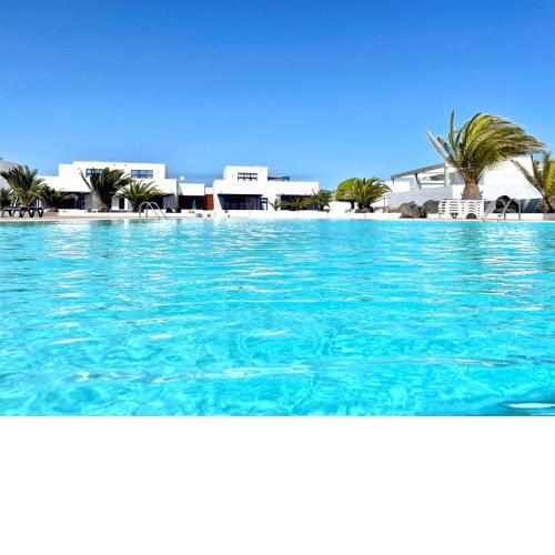 Adosado con Wifi, terraza, piscina y bonita vista en Puerto Calero