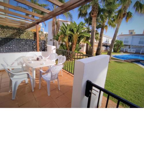 ADOSADO FAMILIAR PALM BEACH I 40 Albert Villas