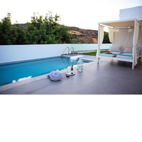 Adrianna Villa 4ppl