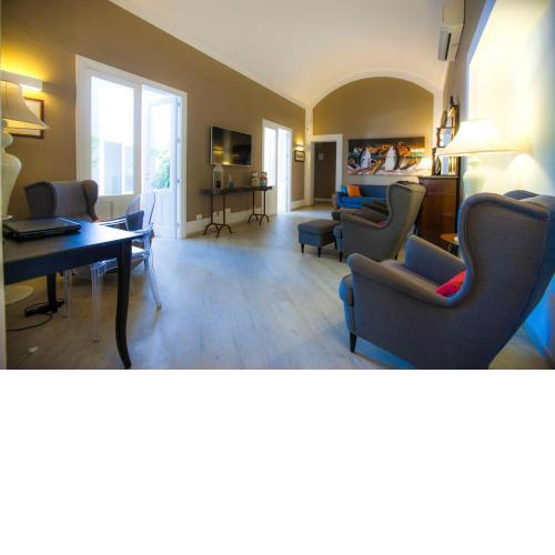 Aegusa Hotel