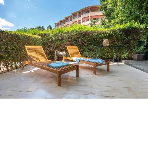 Aether Vouliagmeni apartment
