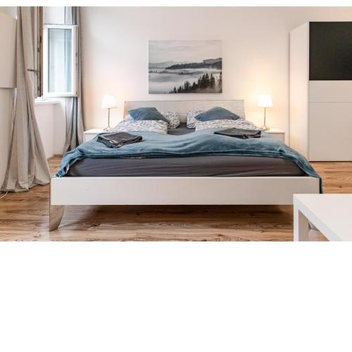 Affordable 2BR Apt- Connected to the whole city