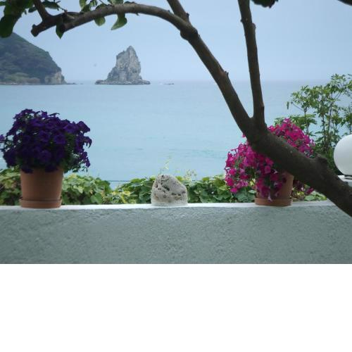 Agathi Beach House (Black Rocks)