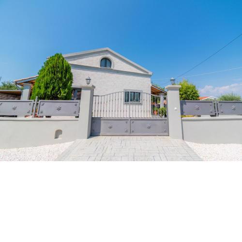 Agathis Home