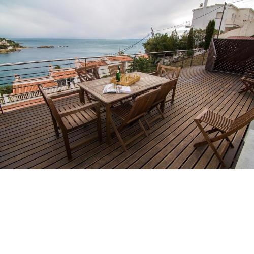Agi Rodas Apartments