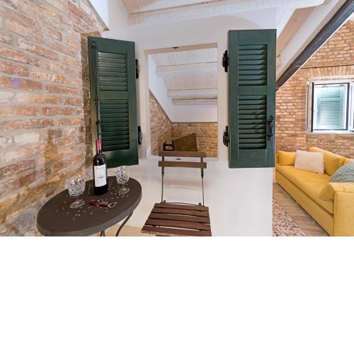 Agion Apostolon Loft!