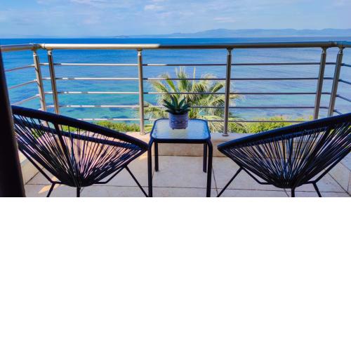 Agnanti villa Seafront with Pool