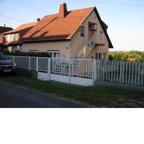 Ágnes Villa